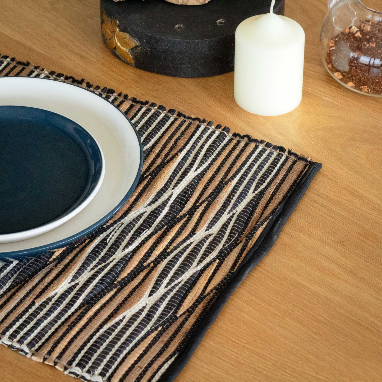 Set table jacinthe eau naturelle vagues noires blanches