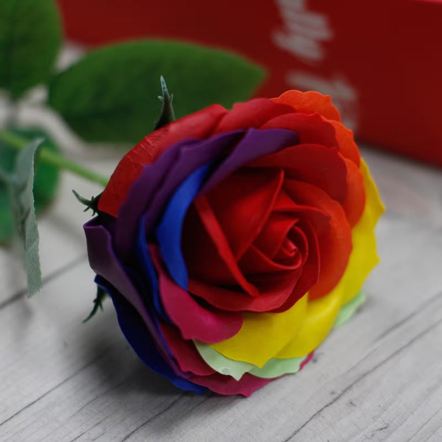 Fleur savon luxe arc-en-ciel emballage élégant