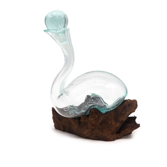 Carafe à vin en verre soufflé sur bois