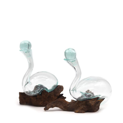 Carafe à vin en verre soufflé sur bois