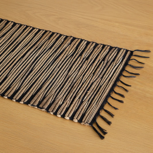 Chemin table jacinthe eau naturelle tigre noir franges 150cm